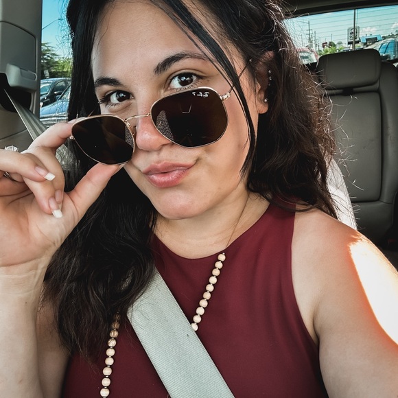 Meet your Posher, Clarice - Picture 2 of 3